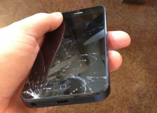 Разбитый экран iPhone